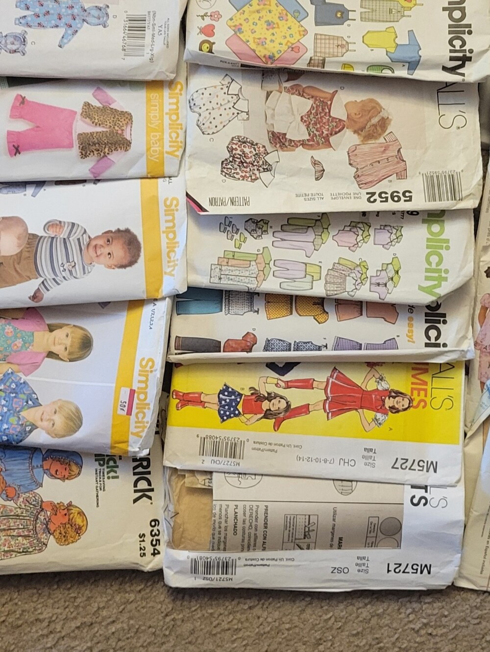 Lot of 64 Pc. Assorted Pattern Sewing For Babys And Toddlers - Picture 8 of 8